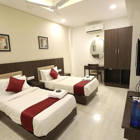 Hotel Privya Rooms And Banquet Сурат Екстер'єр фото