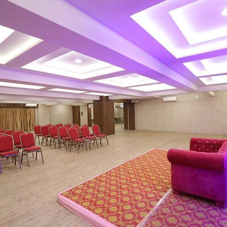 Hotel Privya Rooms And Banquet Сурат Екстер'єр фото