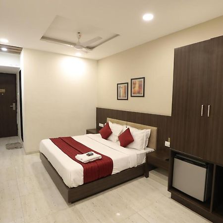 Hotel Privya Rooms And Banquet Сурат Екстер'єр фото