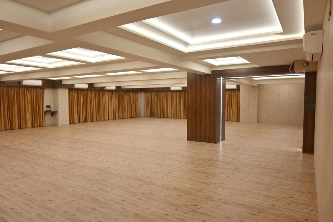 Hotel Privya Rooms And Banquet Сурат Екстер'єр фото