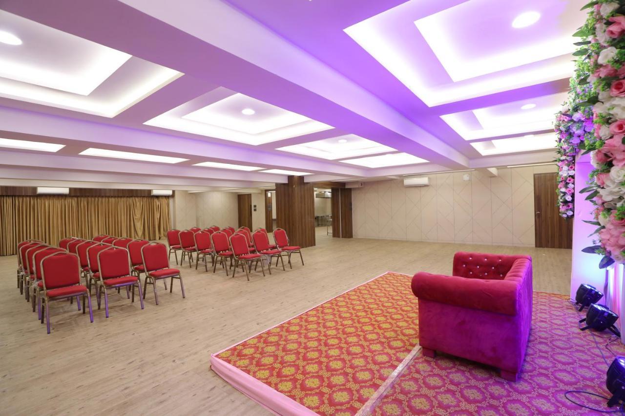 Hotel Privya Rooms And Banquet Сурат Екстер'єр фото