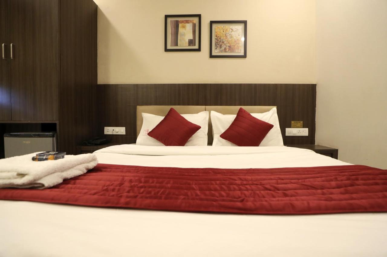 Hotel Privya Rooms And Banquet Сурат Екстер'єр фото