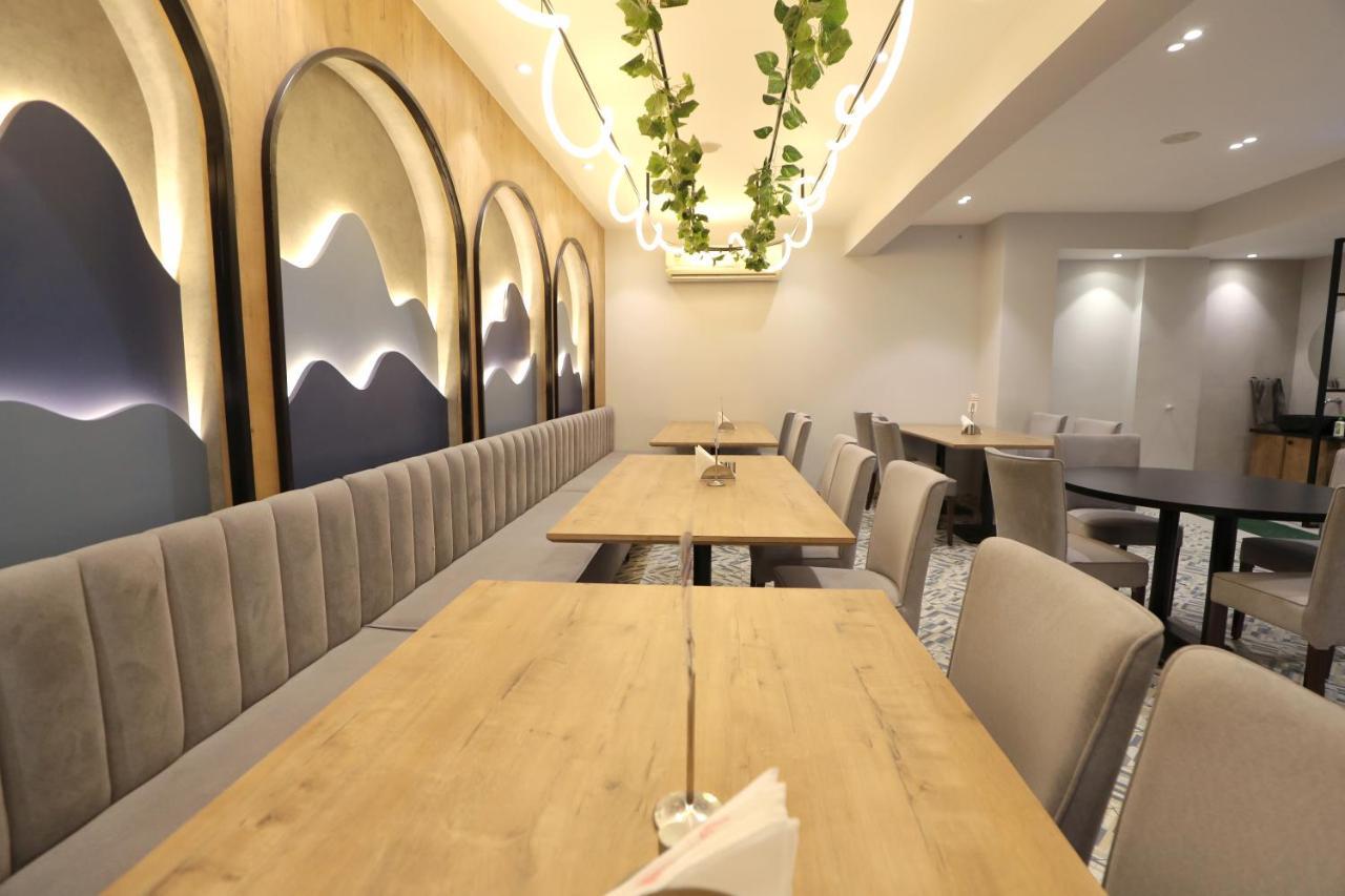 Hotel Privya Rooms And Banquet Сурат Екстер'єр фото