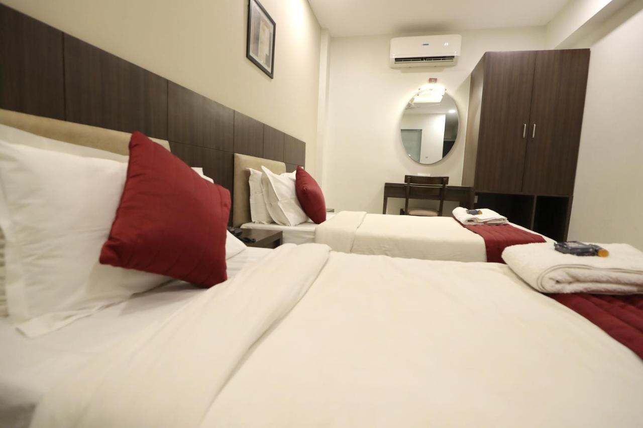 Hotel Privya Rooms And Banquet Сурат Екстер'єр фото