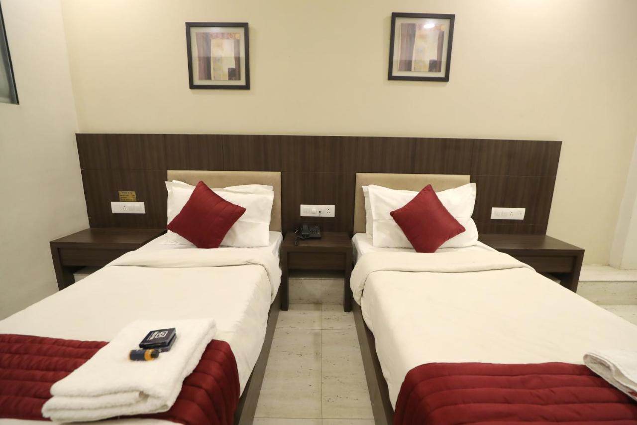 Hotel Privya Rooms And Banquet Сурат Екстер'єр фото