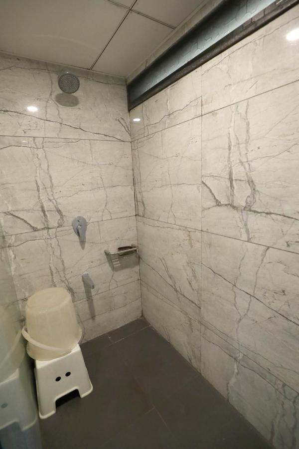 Hotel Privya Rooms And Banquet Сурат Екстер'єр фото