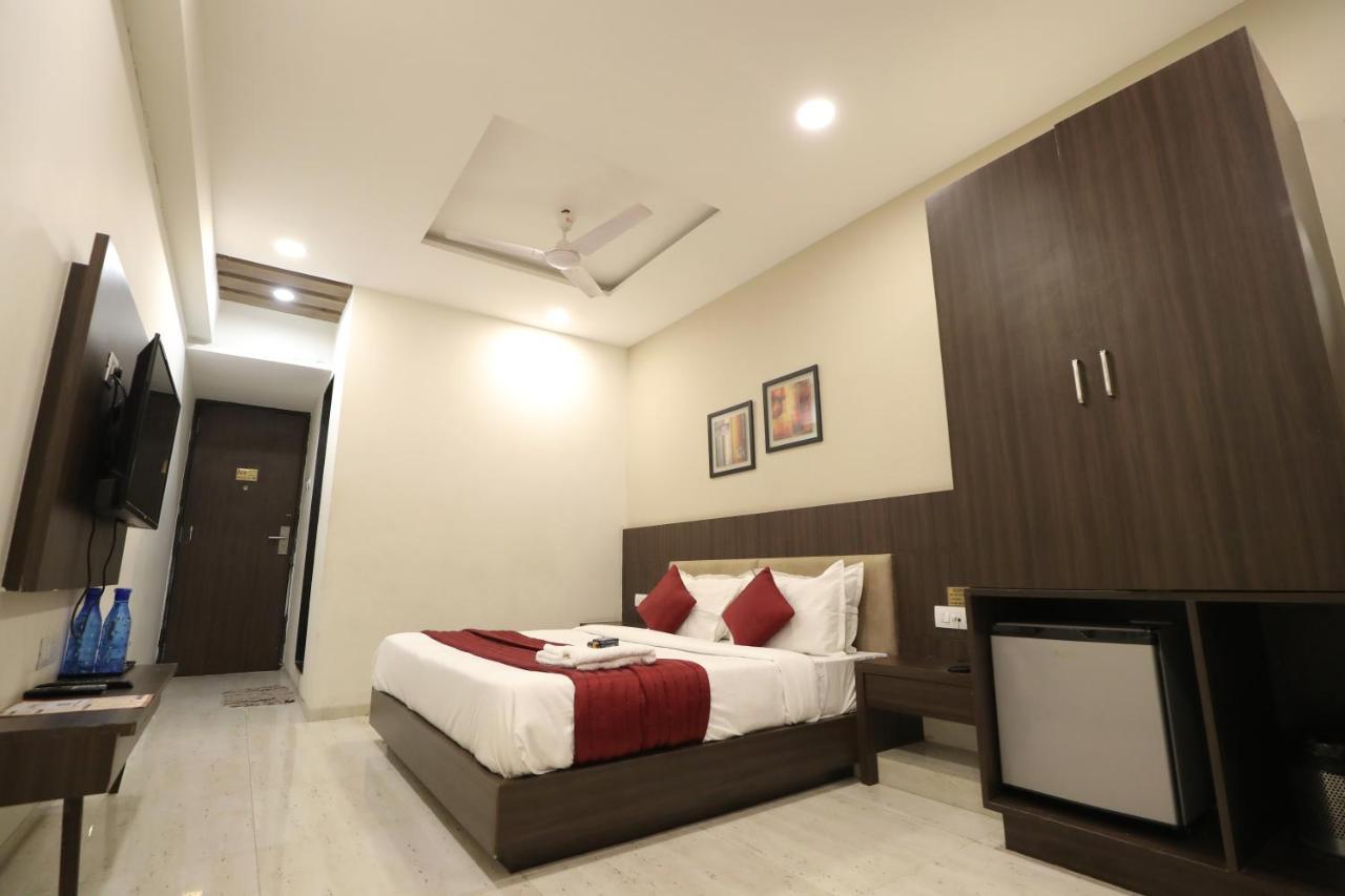 Hotel Privya Rooms And Banquet Сурат Екстер'єр фото