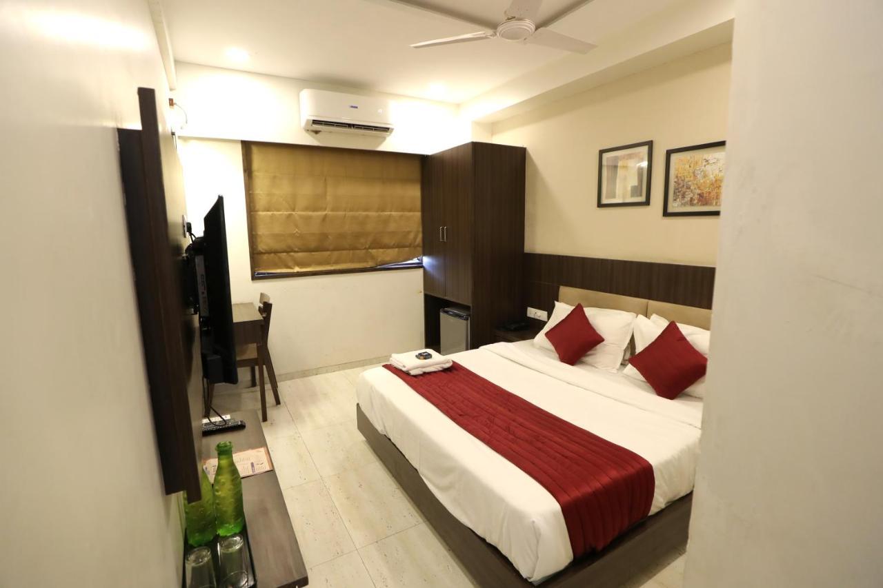 Hotel Privya Rooms And Banquet Сурат Екстер'єр фото
