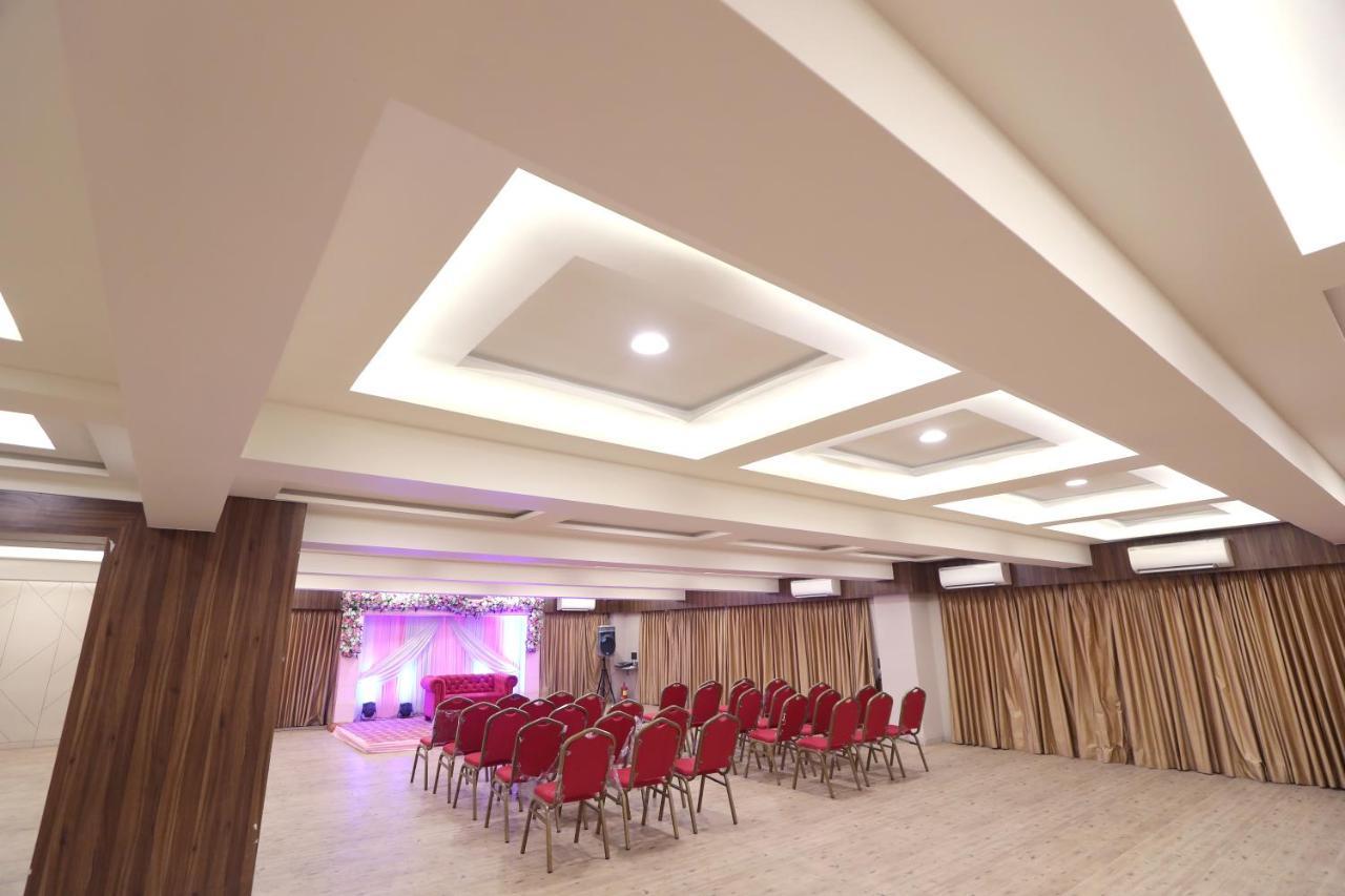 Hotel Privya Rooms And Banquet Сурат Екстер'єр фото